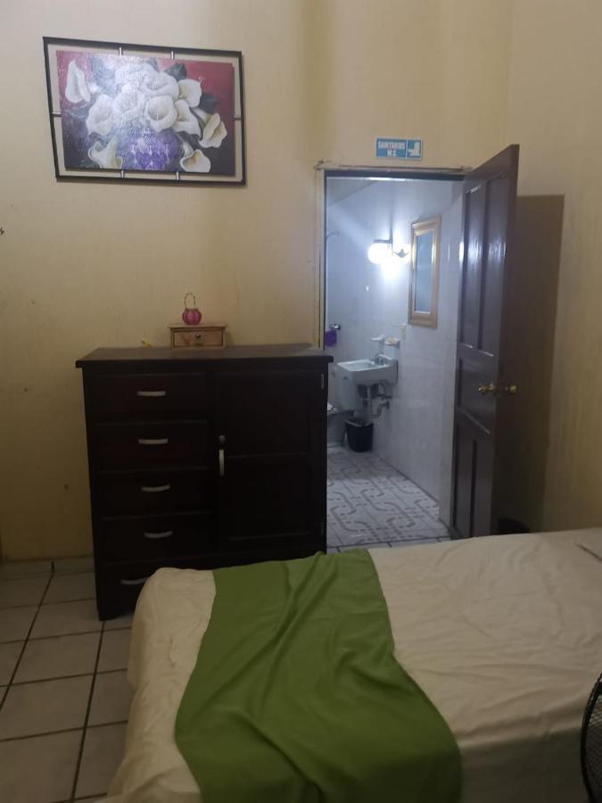 Hostal Гвадалахара Екстер'єр фото