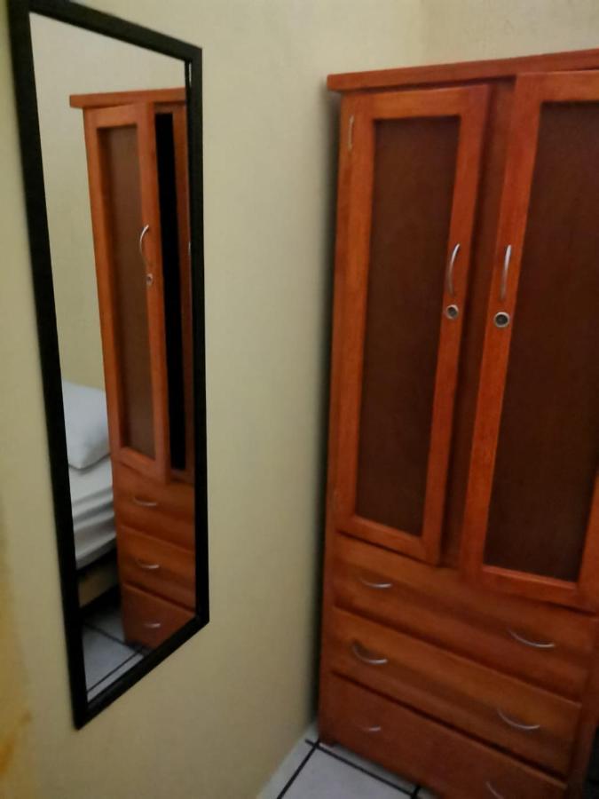 Hostal Гвадалахара Екстер'єр фото