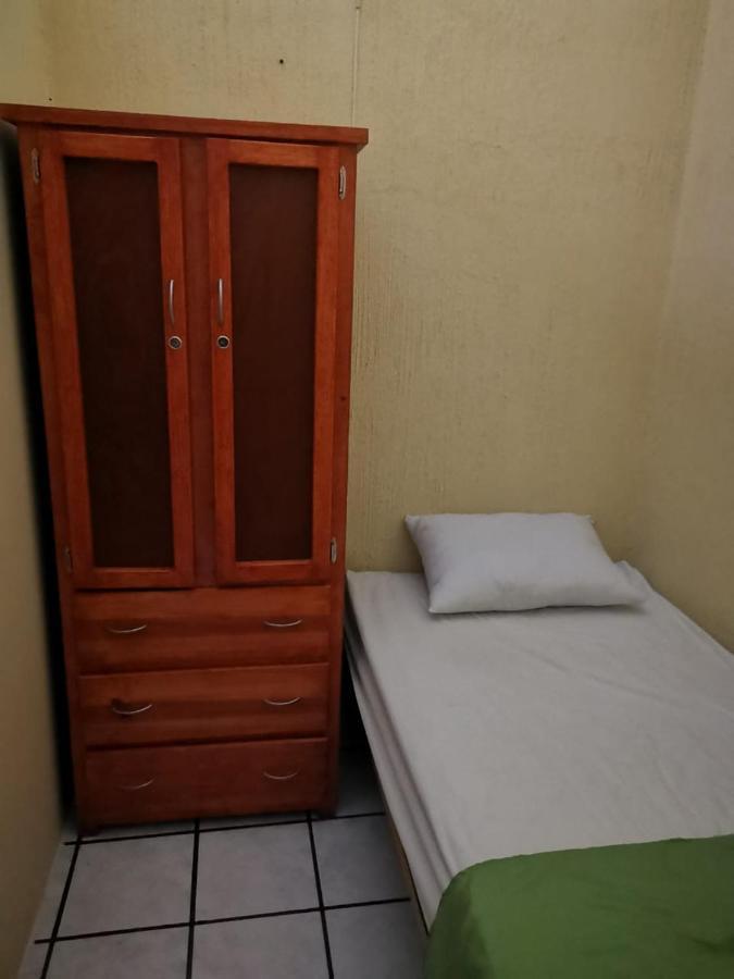 Hostal Гвадалахара Екстер'єр фото