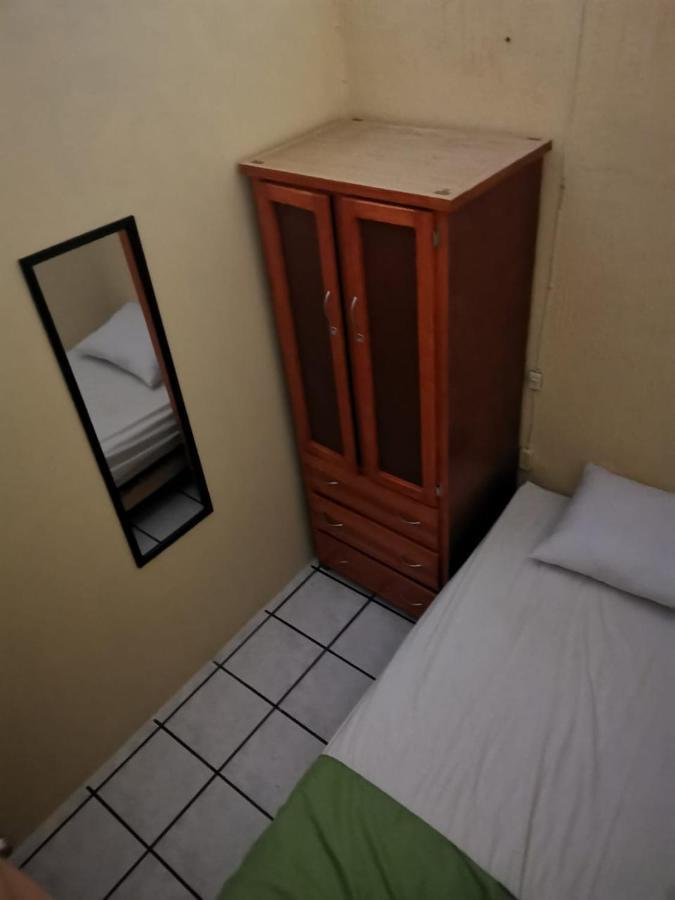 Hostal Гвадалахара Екстер'єр фото