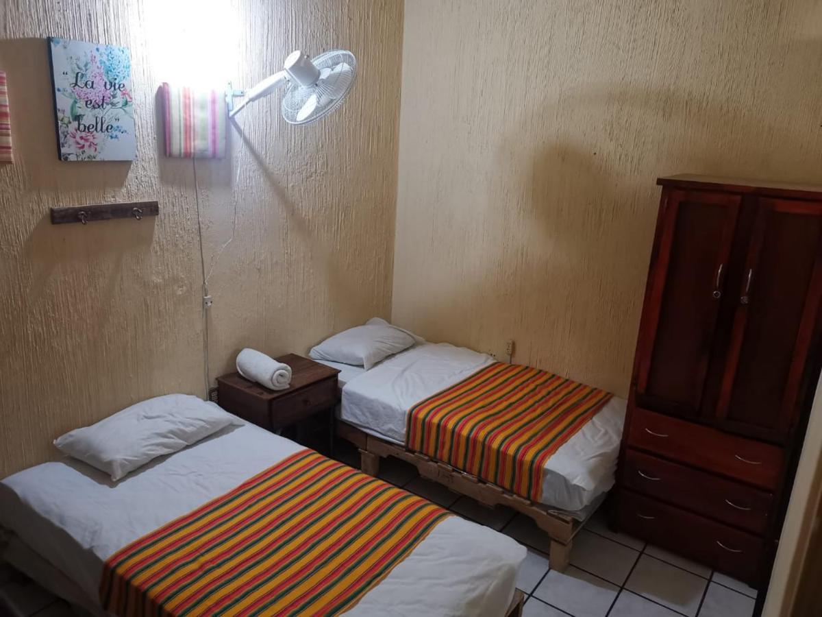 Hostal Гвадалахара Екстер'єр фото
