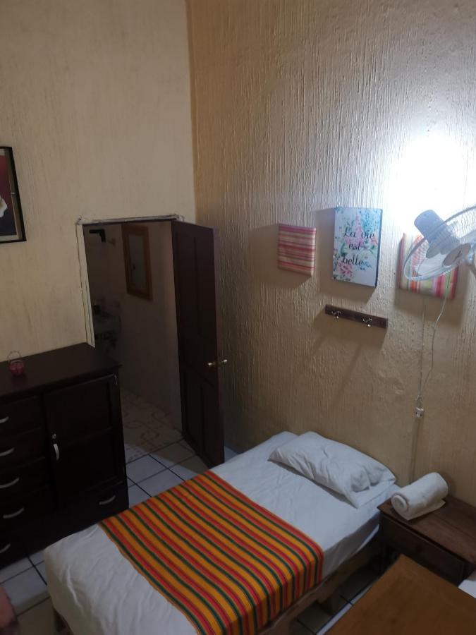 Hostal Гвадалахара Екстер'єр фото
