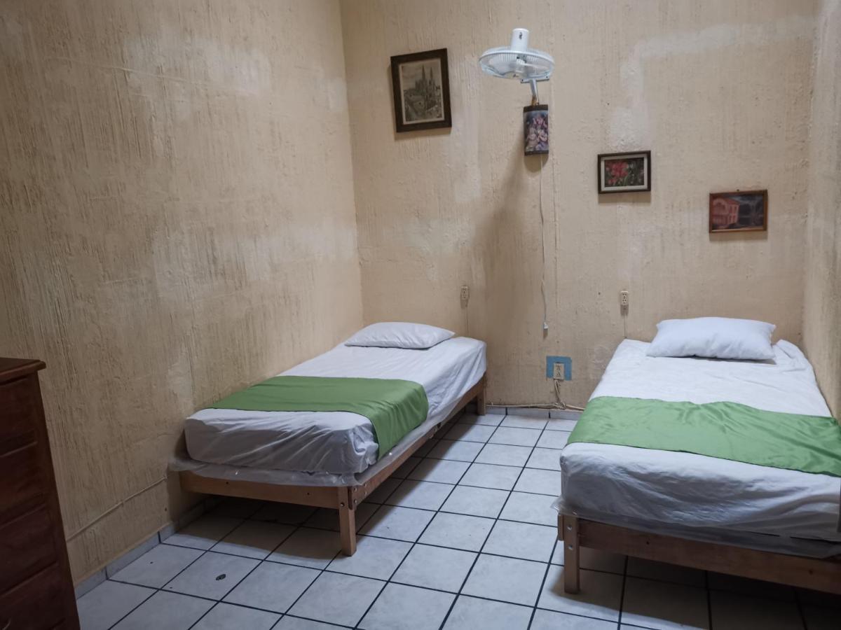 Hostal Гвадалахара Екстер'єр фото