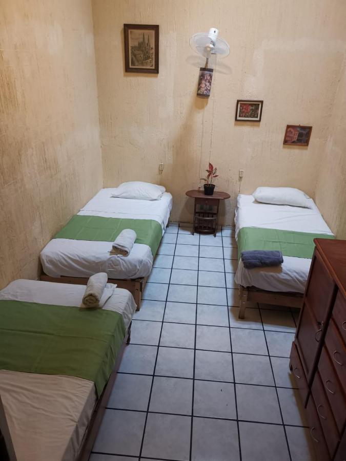 Hostal Гвадалахара Екстер'єр фото